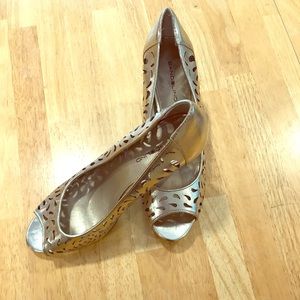 BANDOLINO 3INCH GOLD HEELS